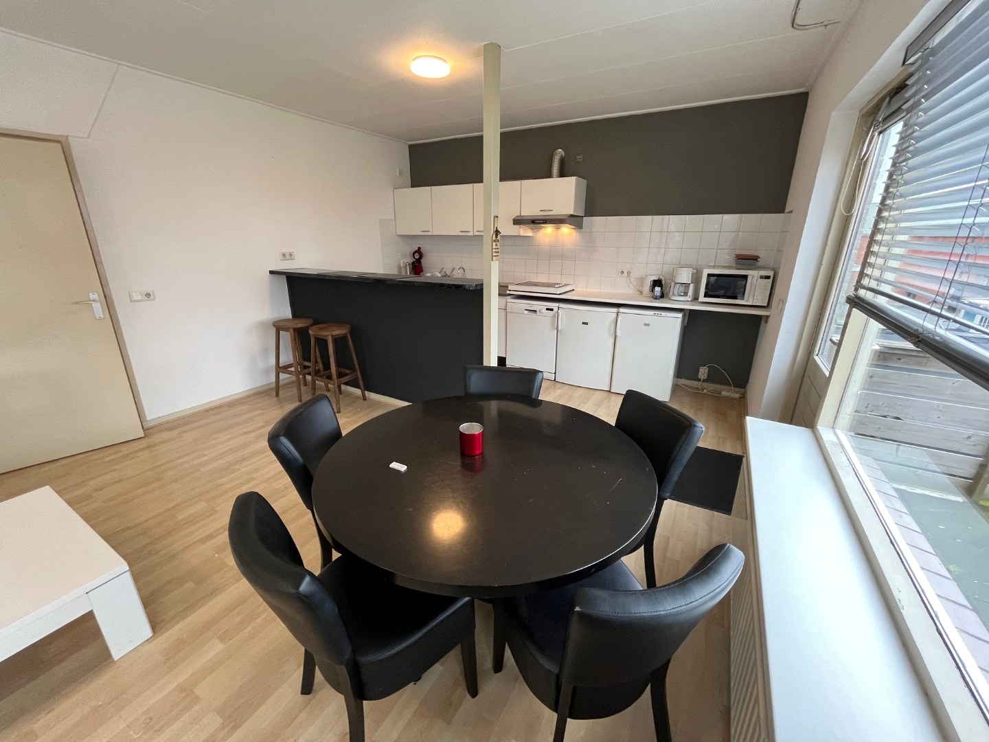 Kamer te huur in hartje Kamperland. Let op! Gezamenlijk wonen; woonkamer/badkamer/keuken worden gedeeld. 