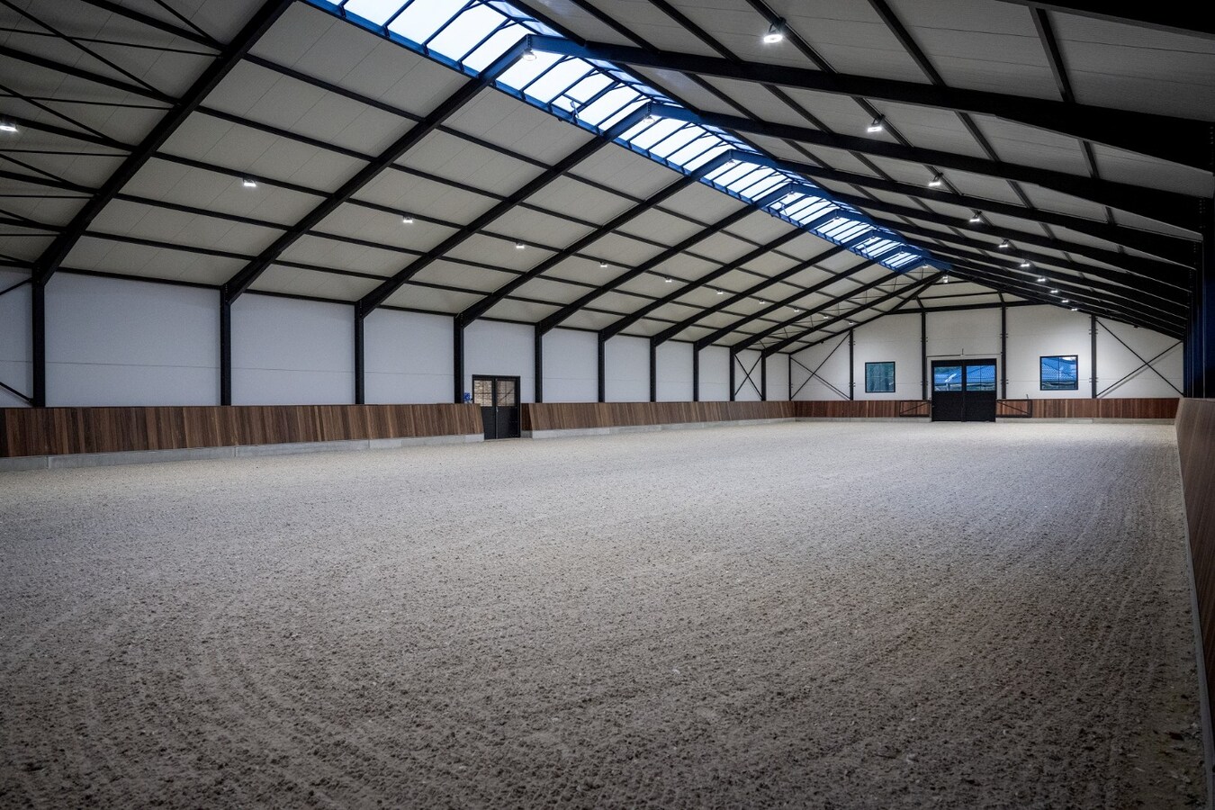 Exclusive professional equestrian accommodation (new construction) with villa on approximately 9 hectares in Neerpelt. 