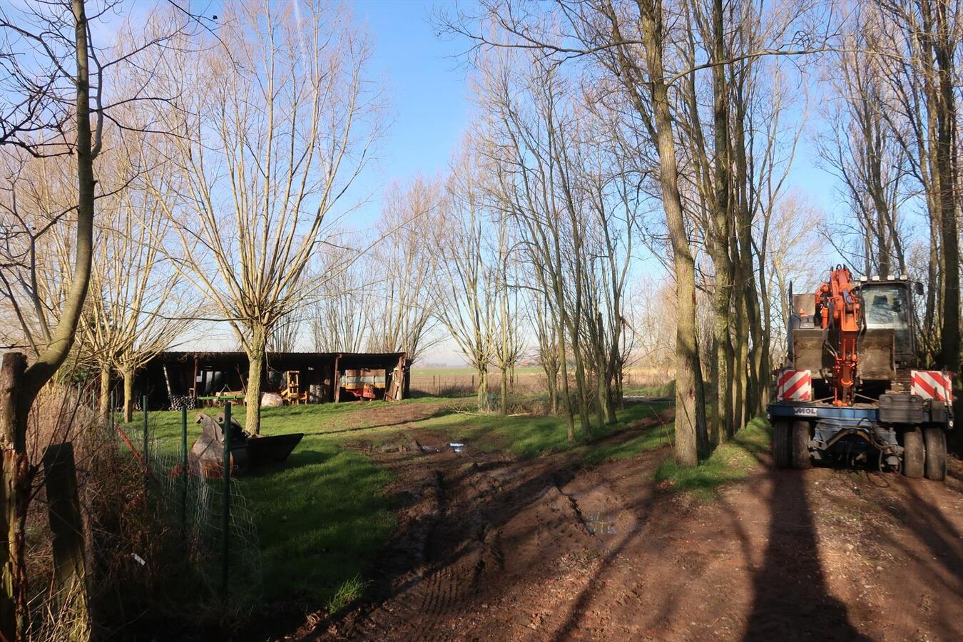 Landelijk gelegen woning met groot bijgebouw op een totale oppervlakte van 4403m² 