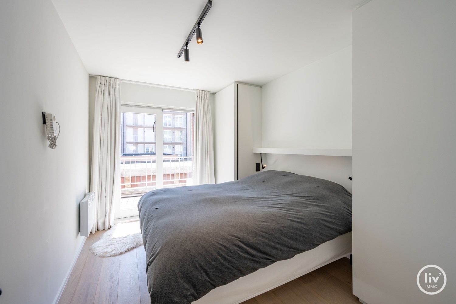 GEMEUBELD - Gezellig, gerenoveerd 2-slaapkamerappartement op een topligging vlakbij de Kustlaan te Knokke. 