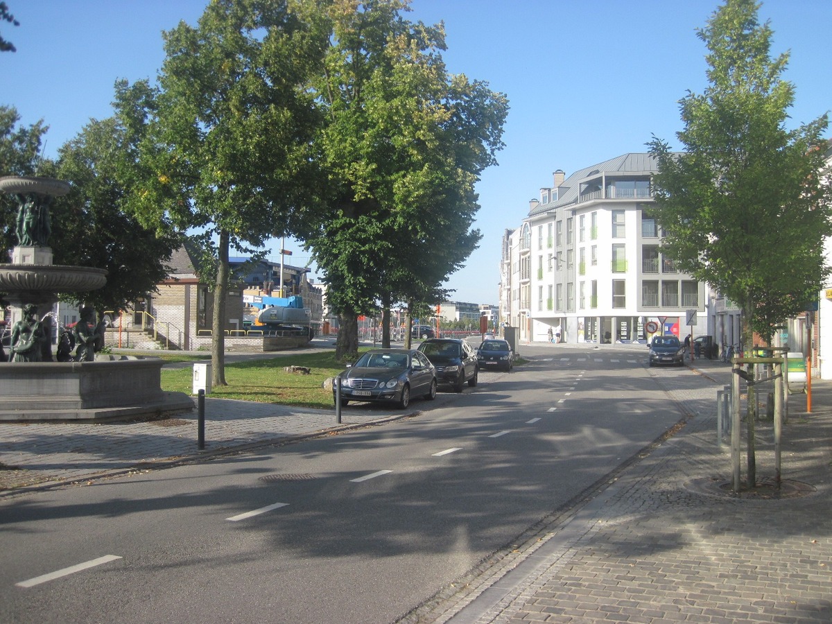 Duplex-appartement (bemeubeld) op unieke liggng. GEEN VASTE KOSTEN. 