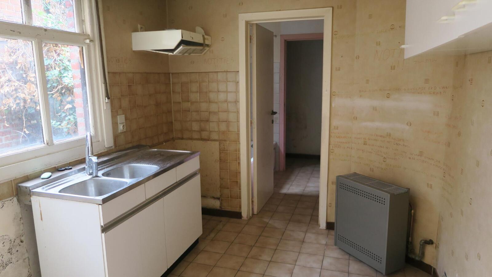 Te renoveren woning op gunstige ligging 