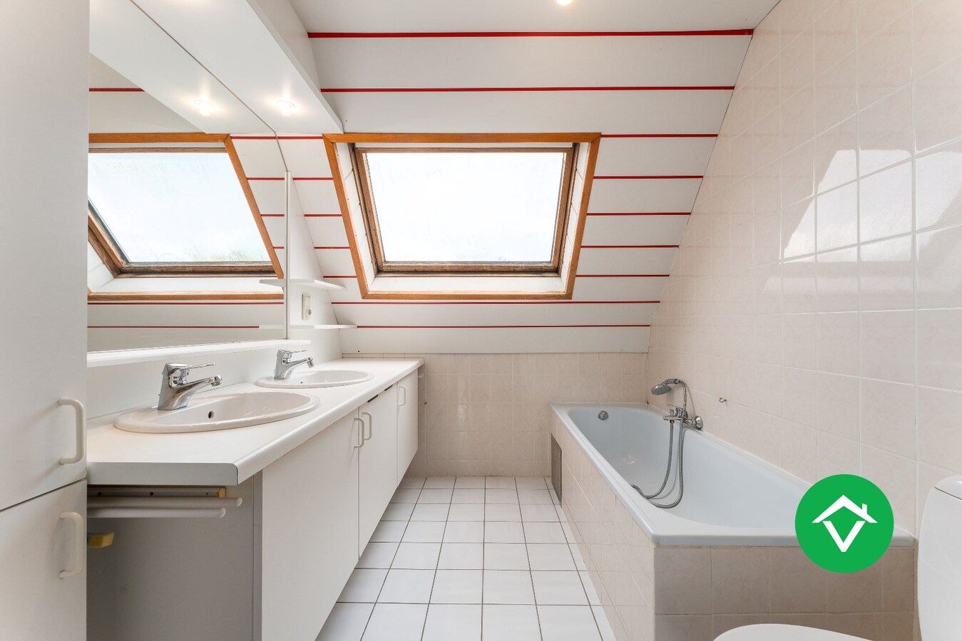 Landelijke gezinswoning met rustige ligging, 3 slaapkamers en een inpandige garage 