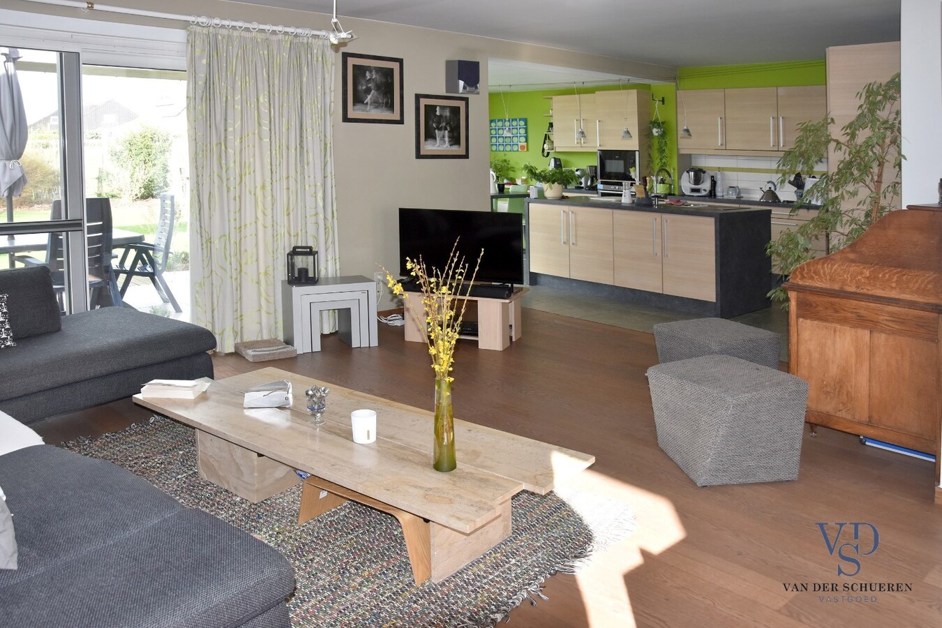 Eigentijdse, verrassend ruime Open Bebouwing 