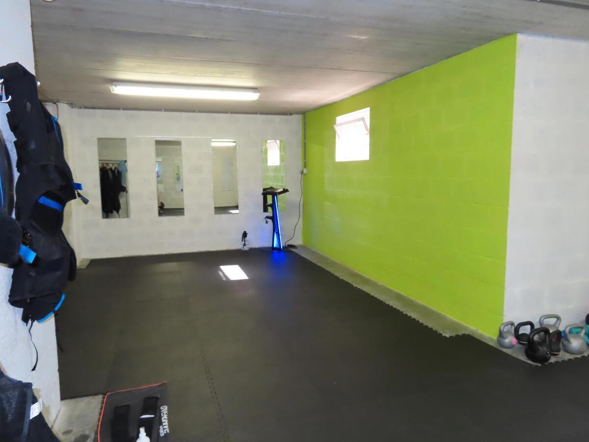 Prachtige villa, rustig gelegen te Houthalen. Dichtbij autosnelwegen en openbaar vervoer. Het centrum van Houthalen op 5 minuten en Hasselt op 15 minuten. 