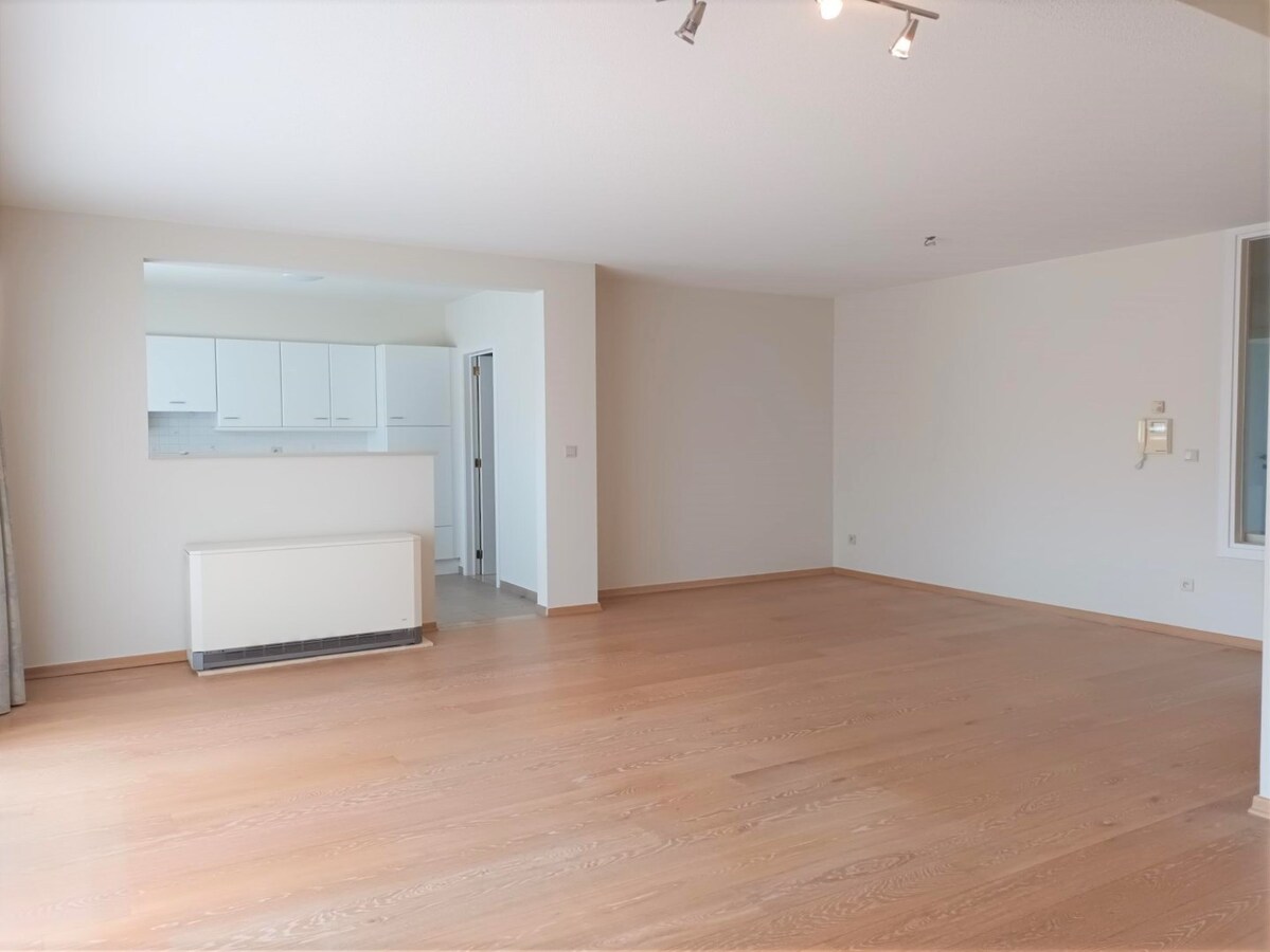 MOOI, RUIM APPARTEMENT MET 2 SLAAPKAMERS GELEGEN IN HET HARTJE VAN KERMT 