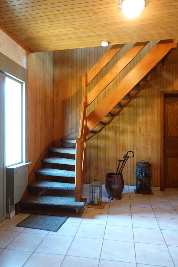 Ruime hoekwoning met 4 slaapkamers en dubbele garage 