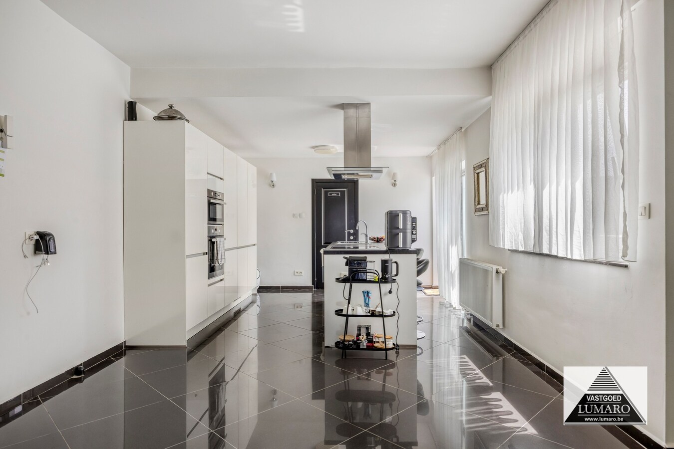 Half-open woning met karakter en grote leefruimtes 