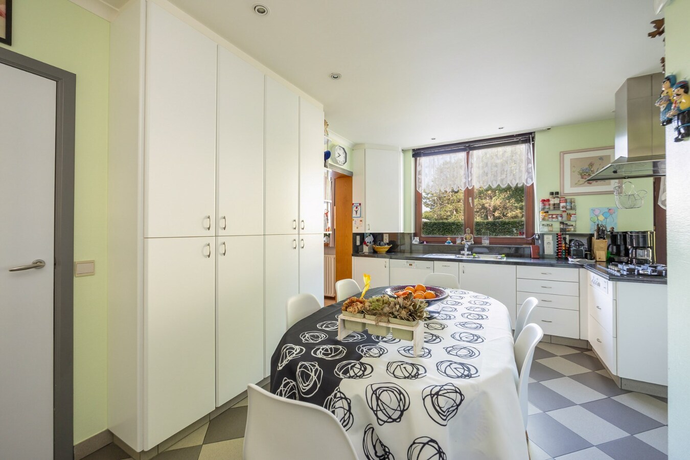 Karaktervolle gezinswoning met 6 slaapkamers in hartje Schilde 