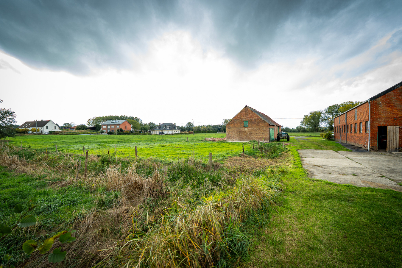 Landelijk gelegen eigendom met uitzonderlijk ruime bijgebouwen op een perceel van ca. 2,02 ha in Puurs-Sint-Amands BEZOEKDAG OP 14 NOVEMBER VAN 10U TOT 14U OP AFSPRAAK 