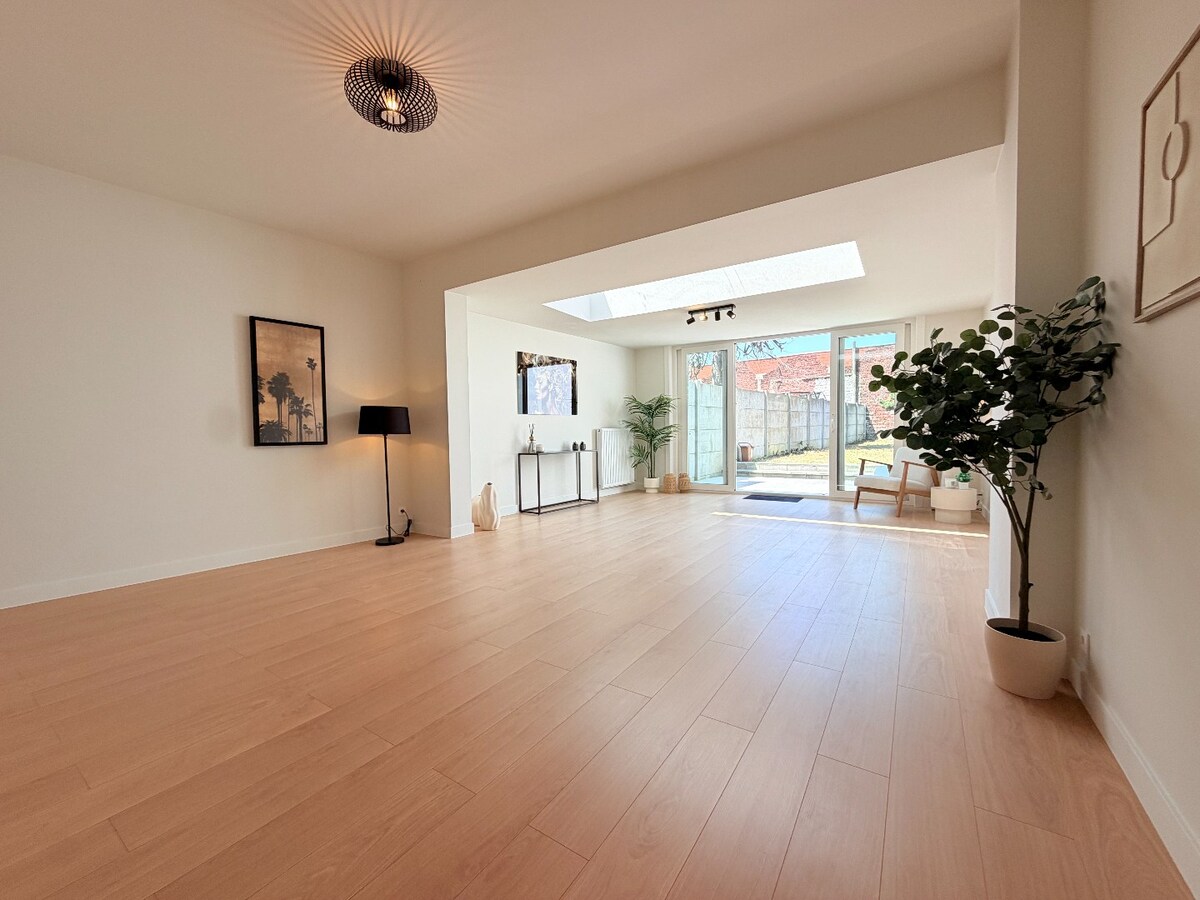 Prachtige ruime woning met 4 slaapkamers en 2 badkamers ! *** NONO INSPIRED *** 