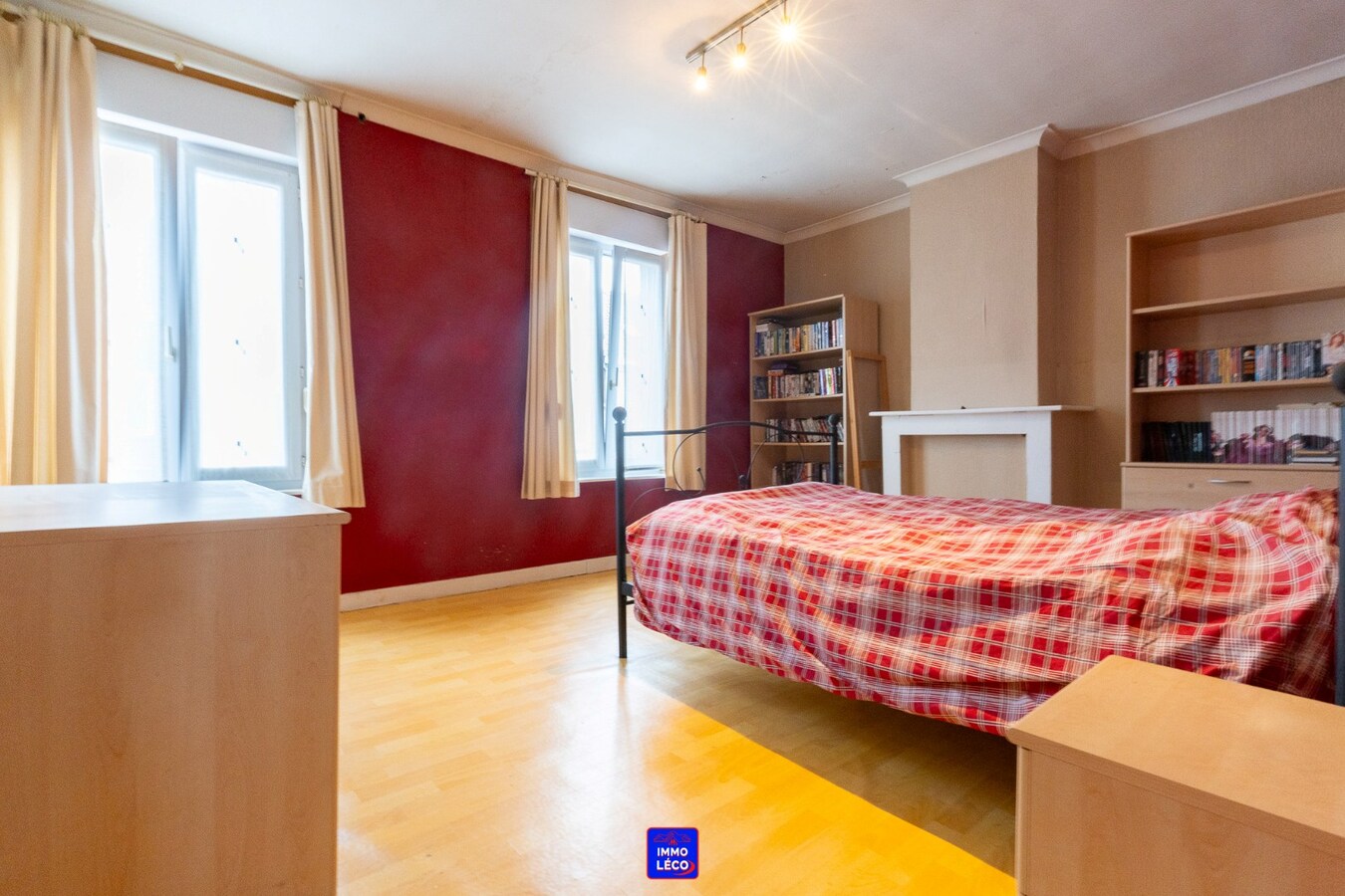 Maison d'habitation avec commerce, jardin, garage, EXCELLENT POTENTIEL !! 