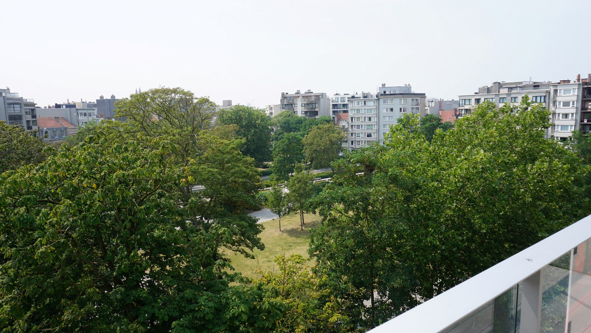 RUIME DUPLEX PENTHOUSE MET TERRASSEN OP TOPLIGGING 