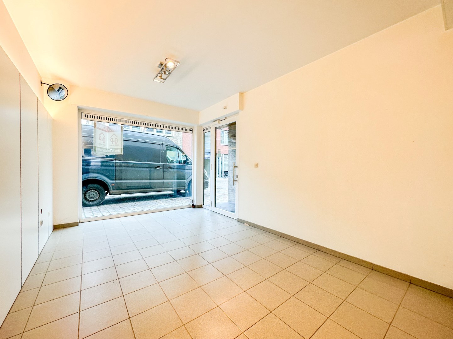 Instapklare handelsruimte voor winkel of kantoor, centrum Torhout 