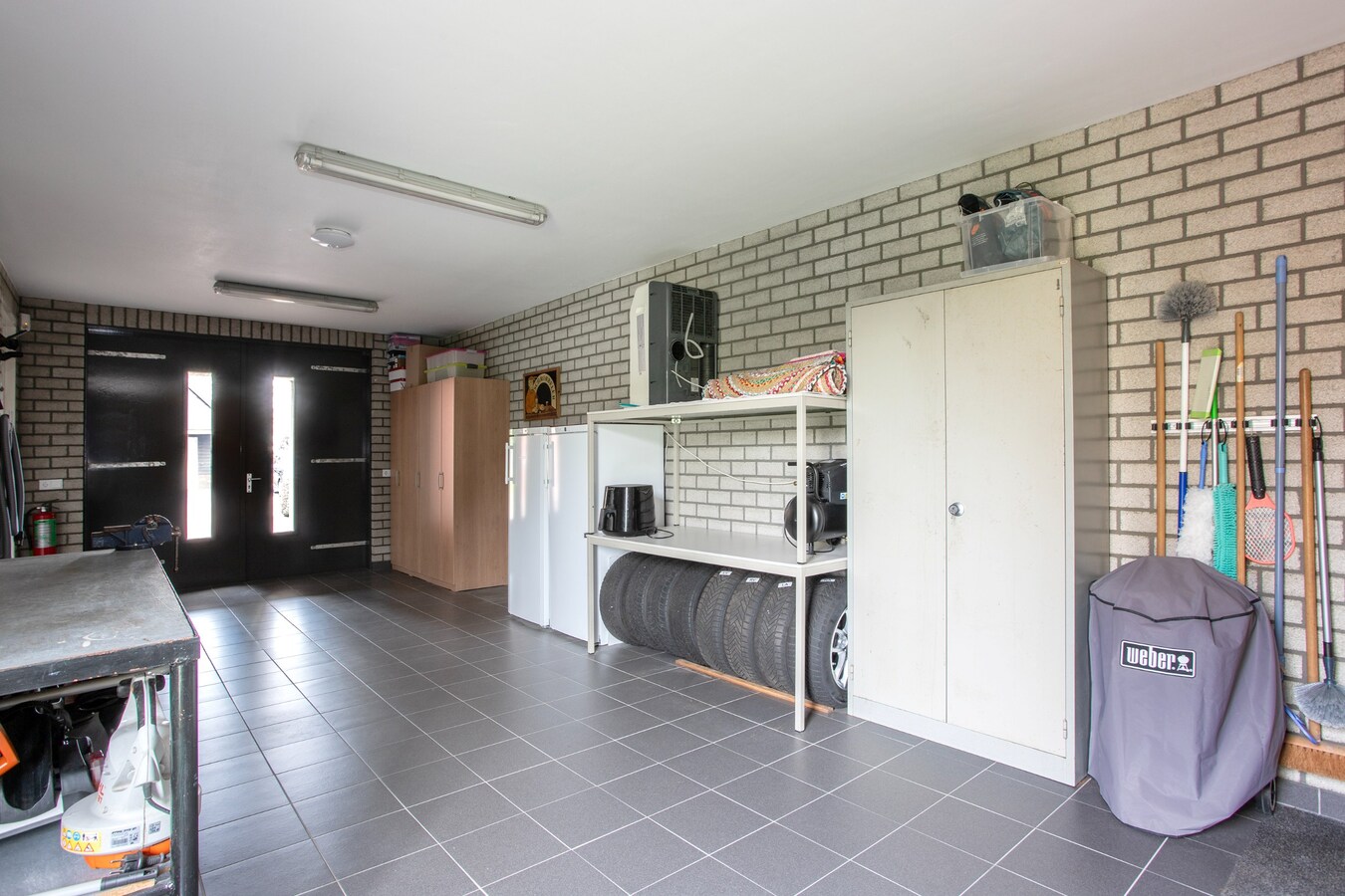 Unieke, onder architectuur gebouwde villawoning met luxe afwerking en prachtig uitzicht op het buitengebied. 