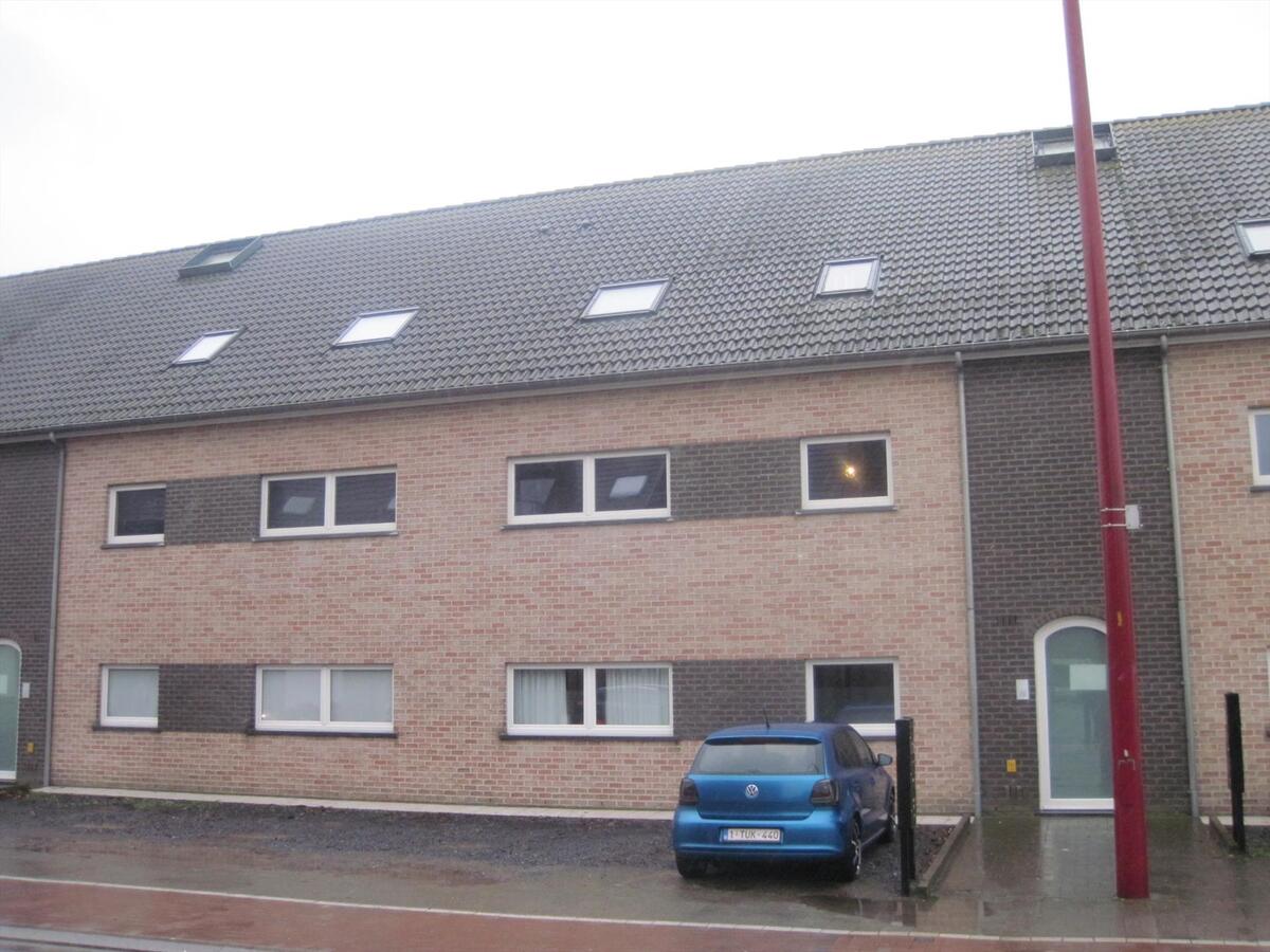 Ruim appartement mét garage. Uitstekende prijs-kwaliteit ! 