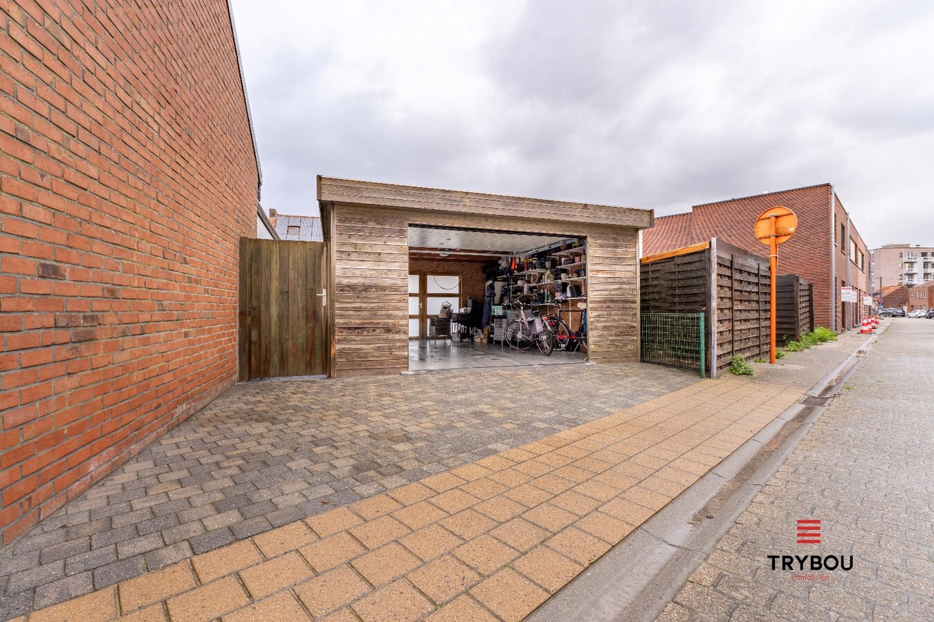 Gezinswoning met tuin, garage én uitweg in hartje Ieper 