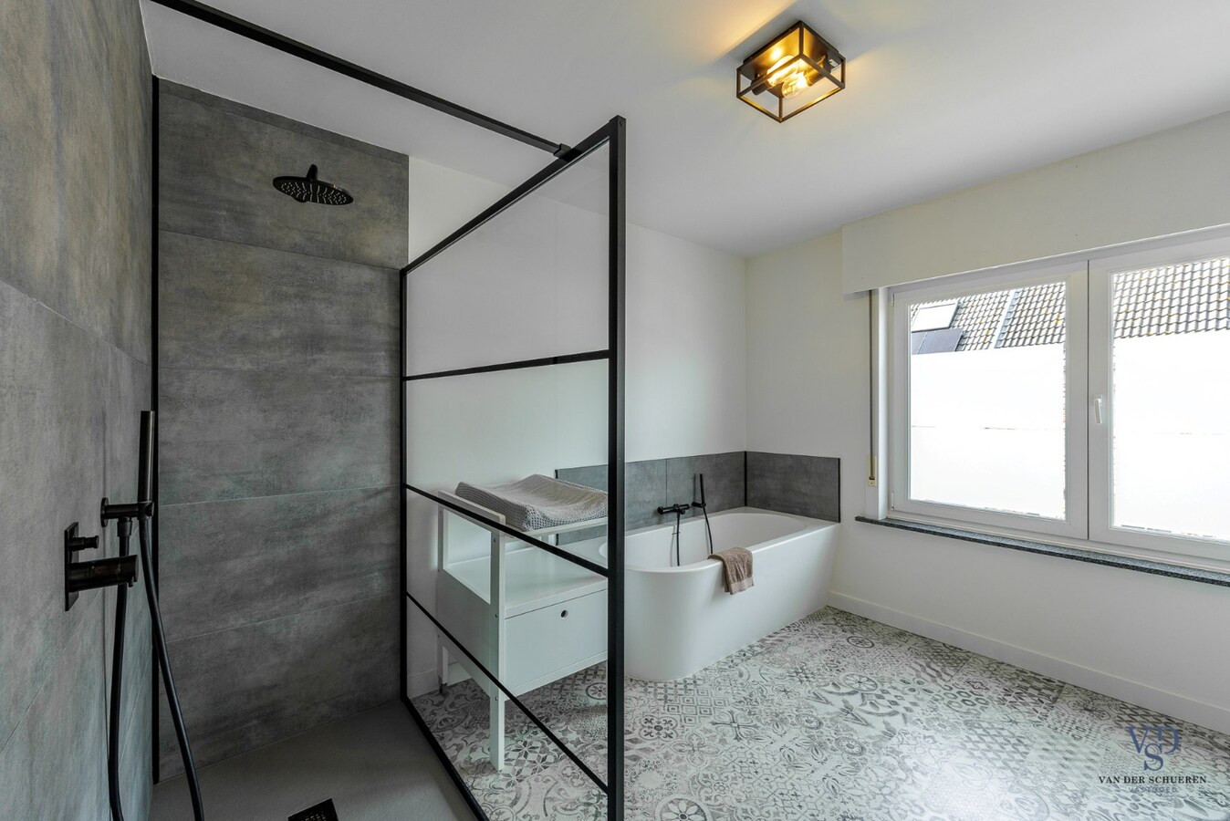 Stijlvol gerenoveerde woning. 