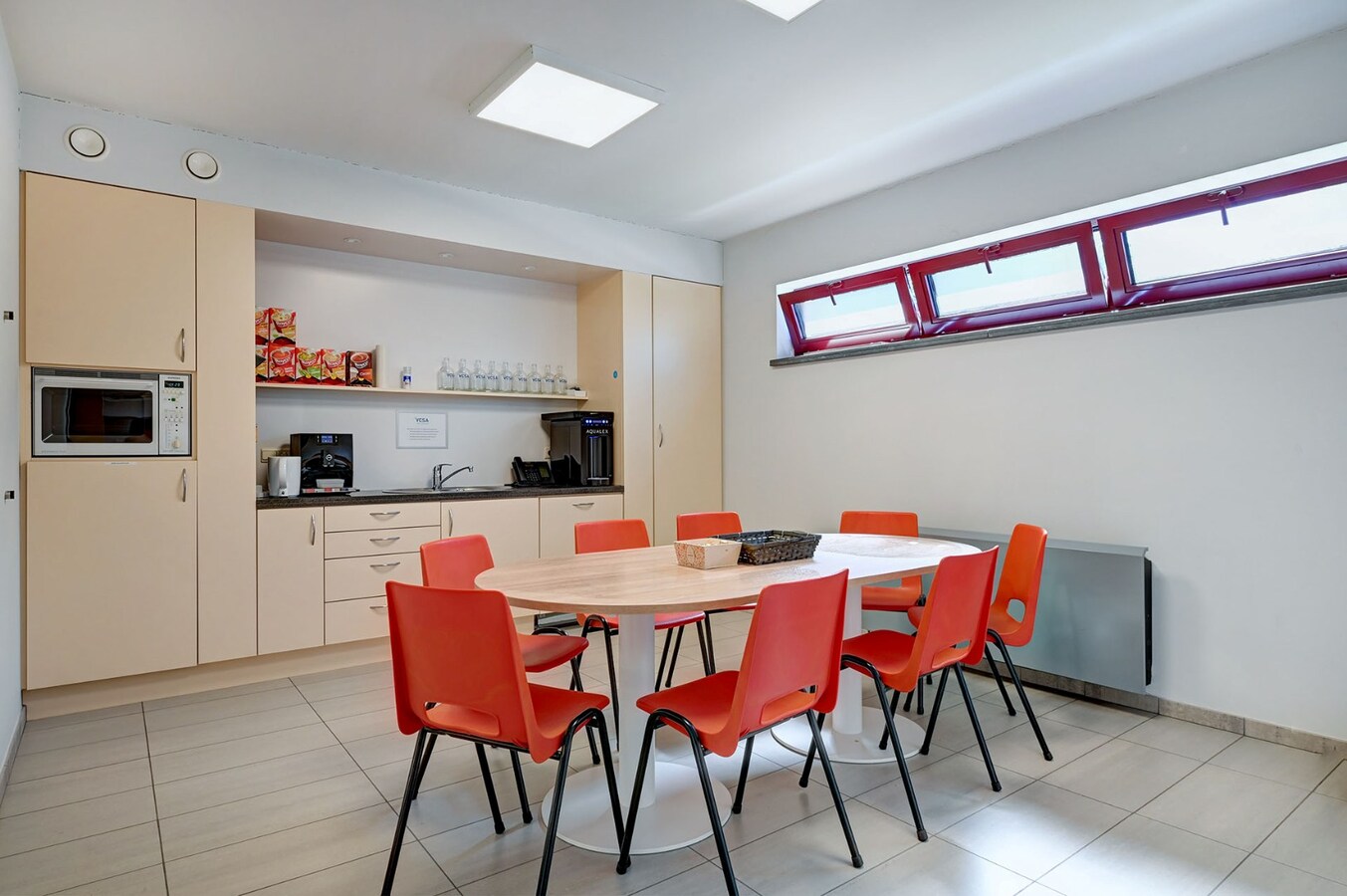 Uitzonderlijk kantoorgebouw met woonst 