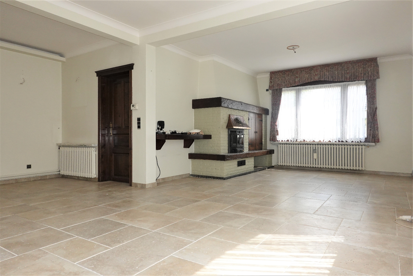 Halfopen woning op gunstige ligging ( zonder loods ) 