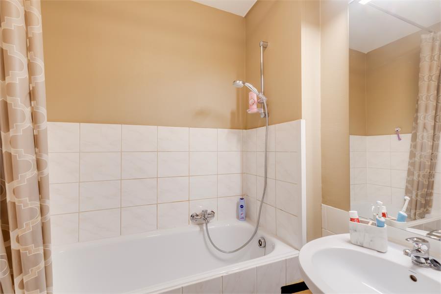 Unieke opportuniteit: instapklaar en lichtrijk appartement in rand van Gent 