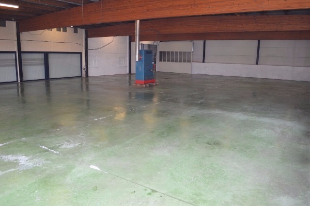 Handelsruimte / magazijn gunstig gelegen te Maldegem 