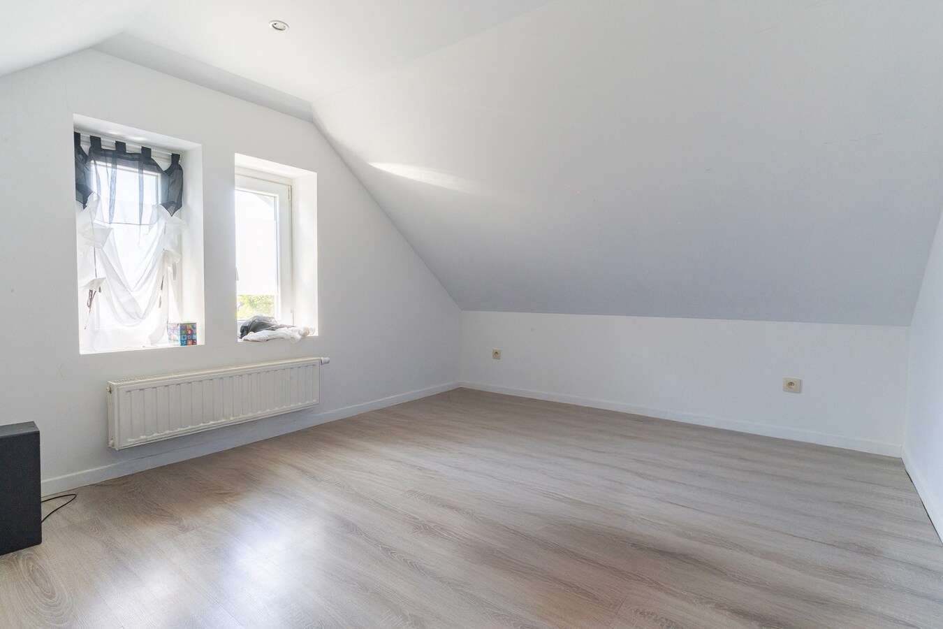 Maison rénovée avec beaux volumes et jardin. 