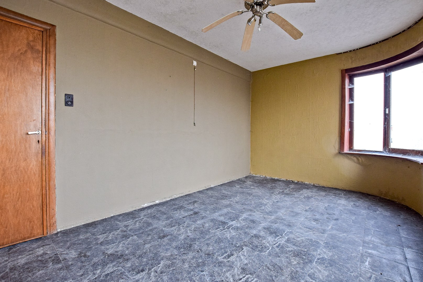 Woning met een enorm potentieel aan bruikbare oppervlakte op 1441m². 