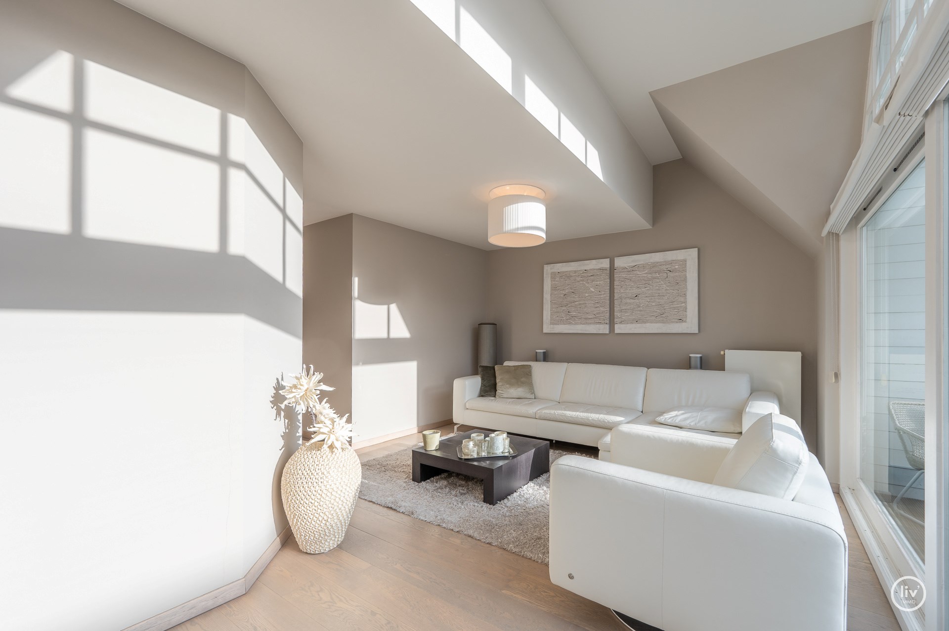 Appartement en duplex ensoleillé et spacieux avec terrasse orientée plein sud situé dans la Zoutelaan à Knokke. 