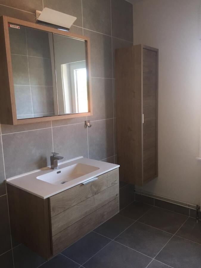 Aangename woning met tuin : zeer rustig gelegen én op slechts 50 m van de Gaverse Markt. 