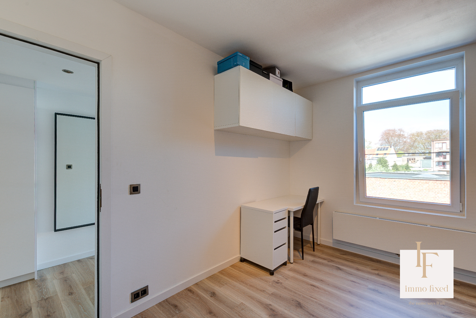 Instapklare woning met 2 SLKS te Schoten! 