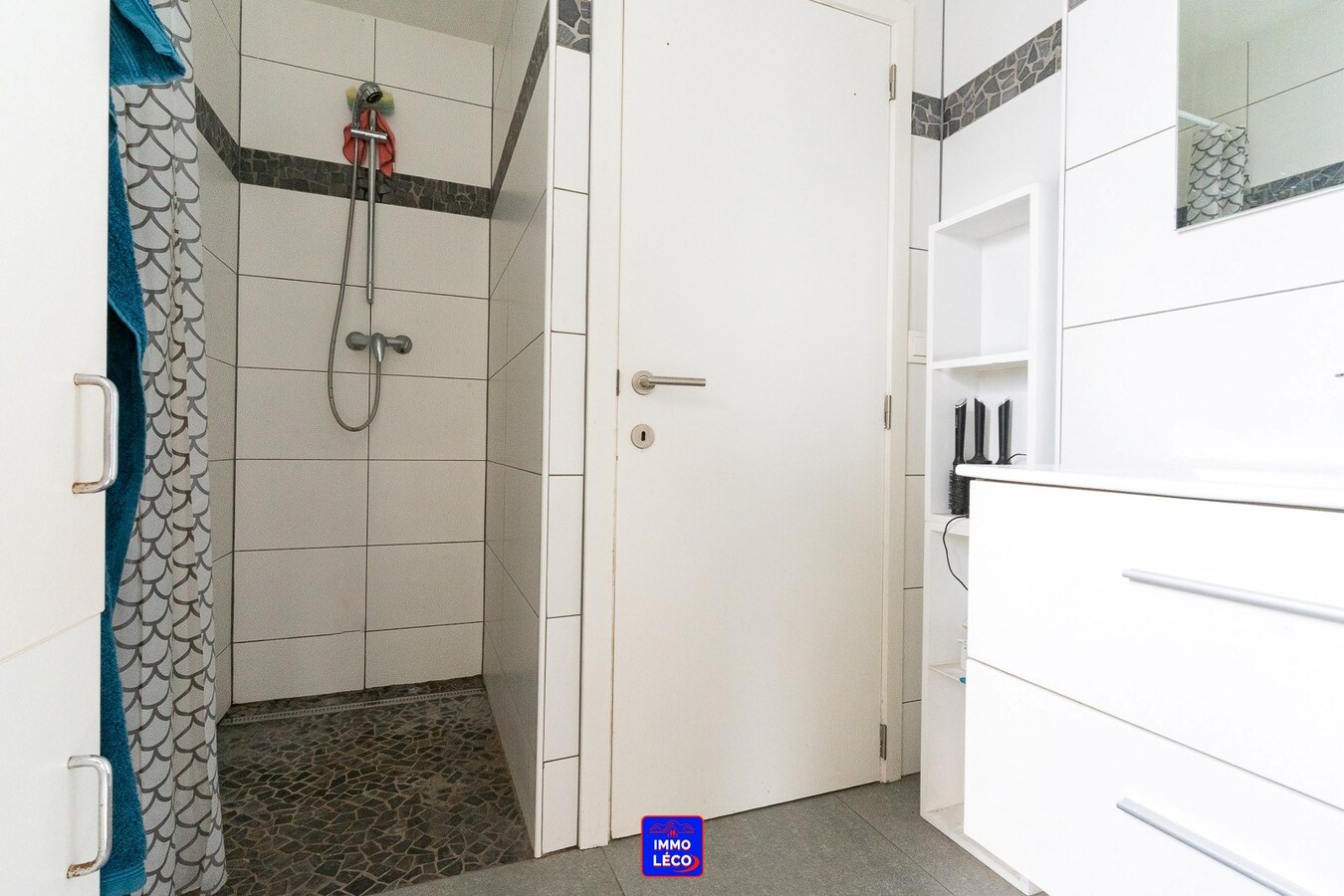 Immeuble de rapport rénové : Trois appartements une chambre, IDEAL INVEST ! 