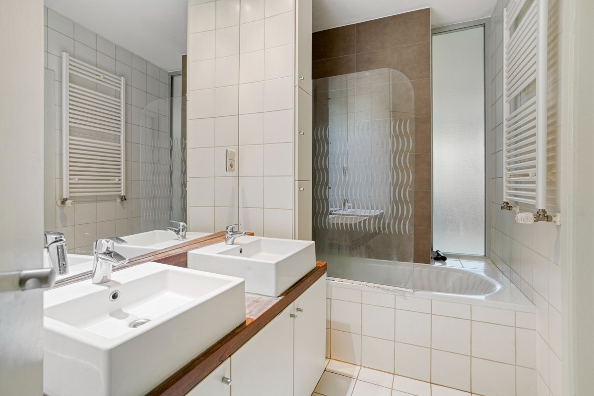 Uniek opbrengstpand met 1 appartement en 2 studentenkamers in centrum Leuven!  – EPC label B - bewoonbare opp. 227 m² 