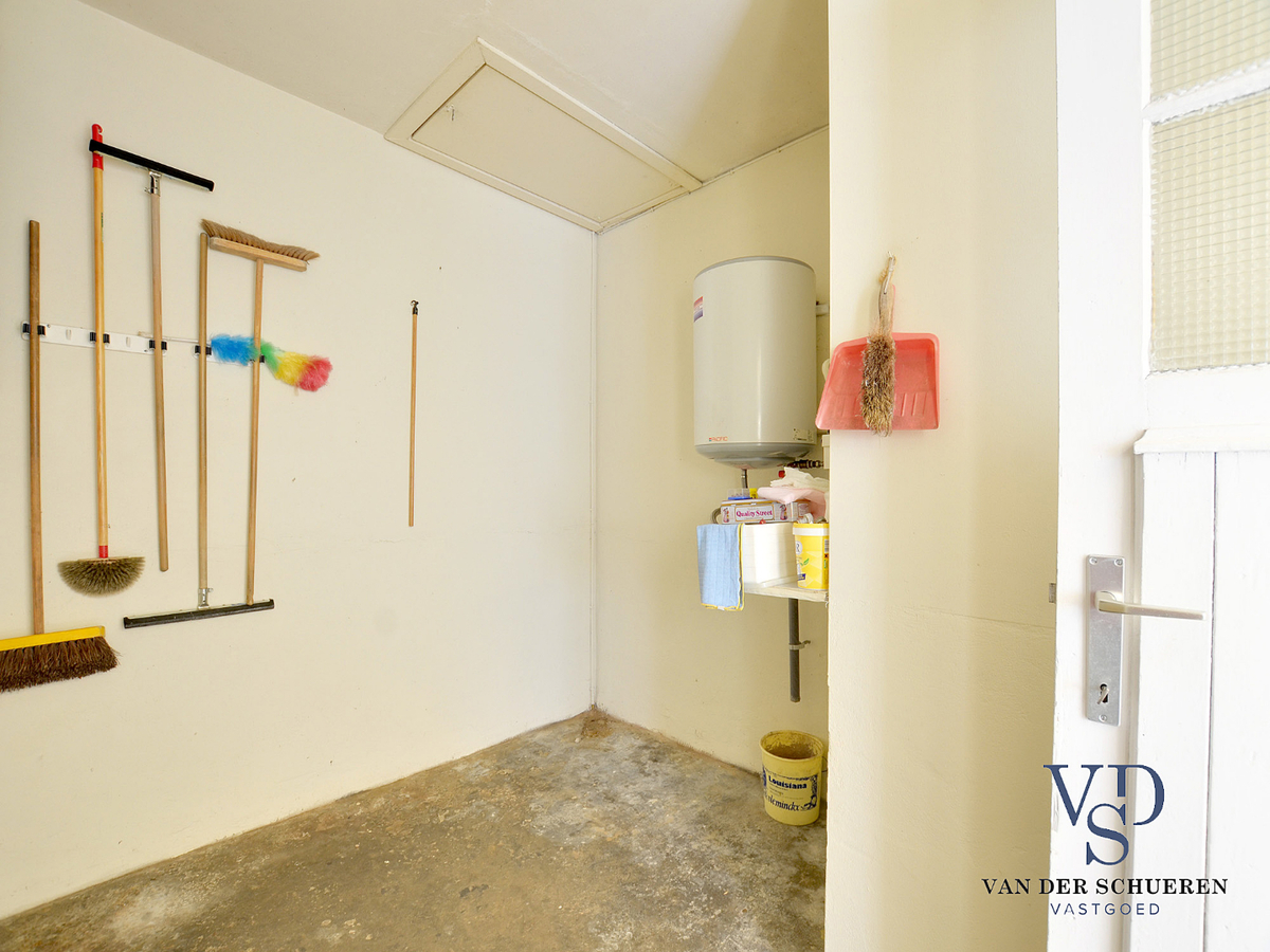 Degelijke woning met tuin en afz. garage. 