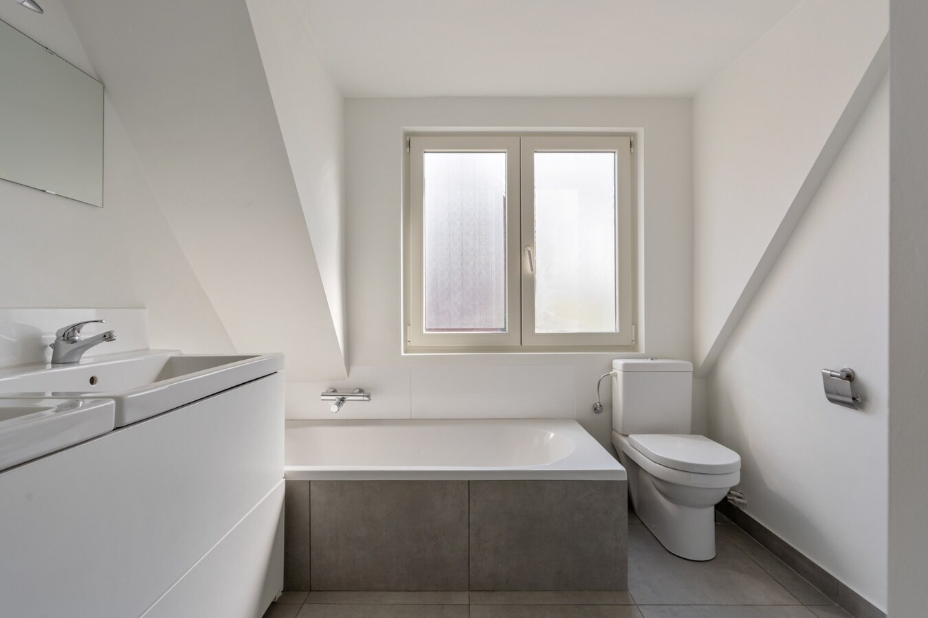 Gezellige, instapklare stadswoning in het centrum van Maaseik grenzend aan de groene wal! 