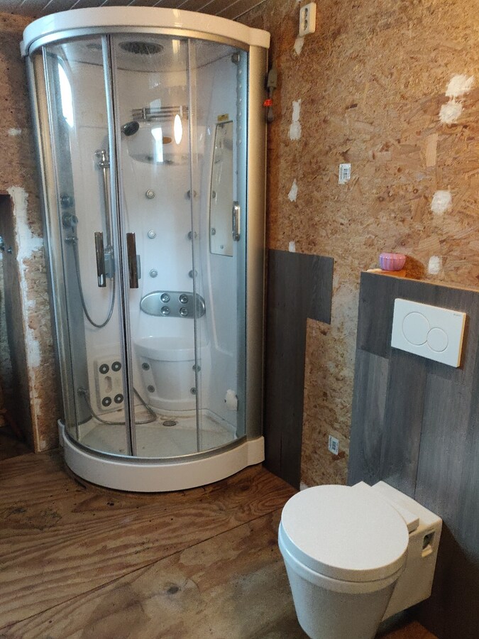 Wonen op het water – Woonboot op de Zuid-Willemsvaart 