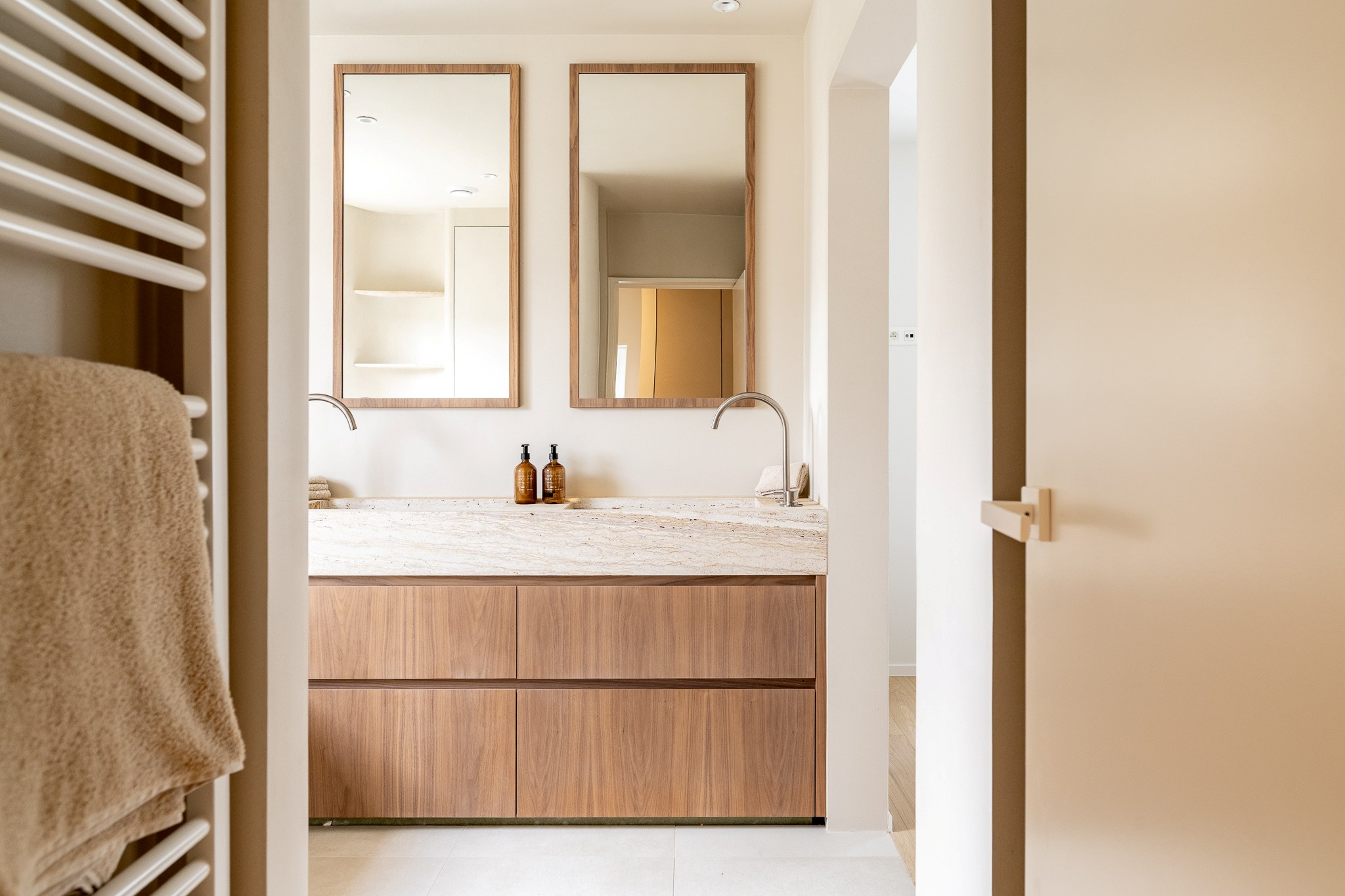 Très luxueuse et charmante villa jumelée rénovée, située à proximité du centre commercial de Knokke. 