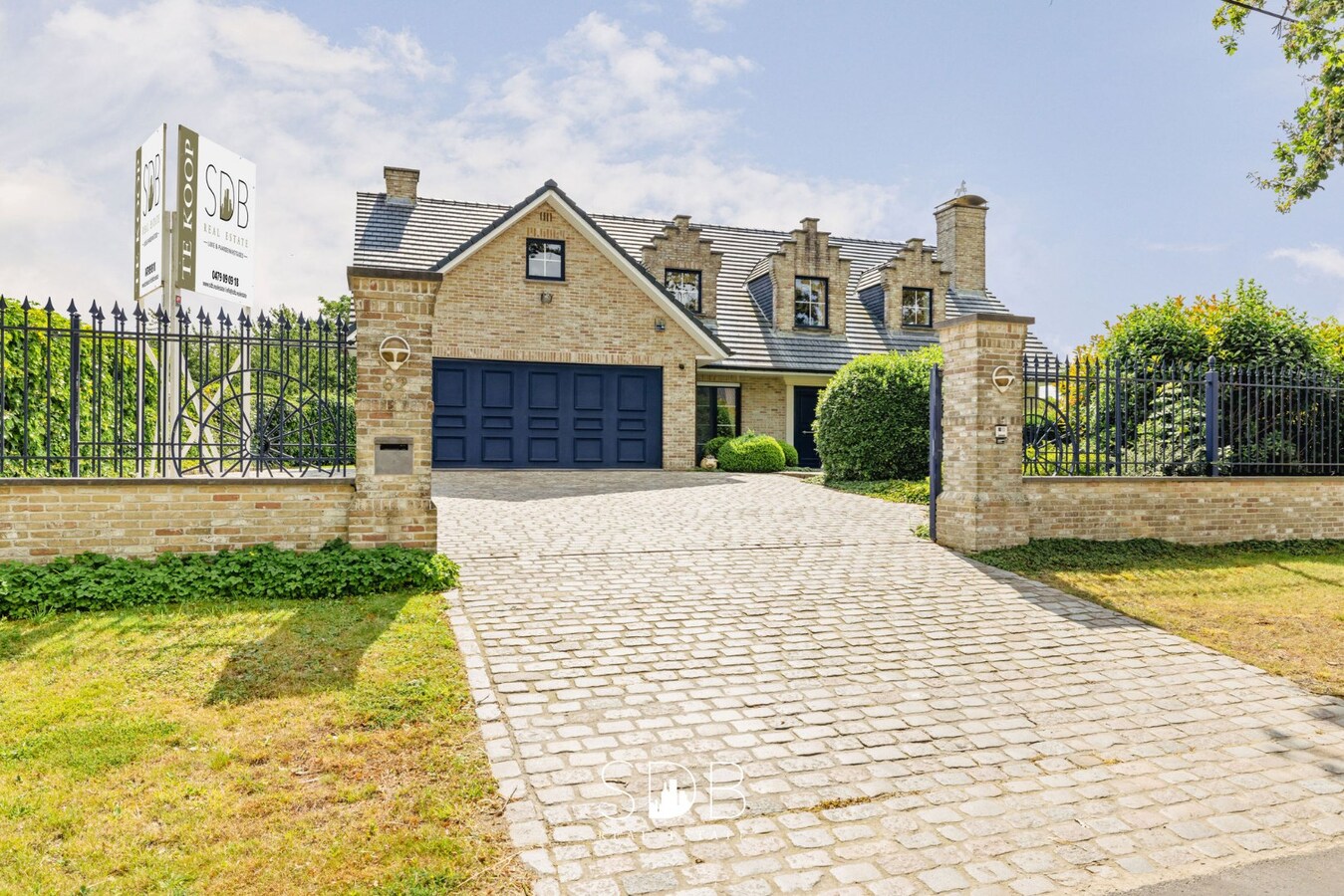 Villa, zwembad, zonnepanelen, luxe vastgoed, sdb real estate