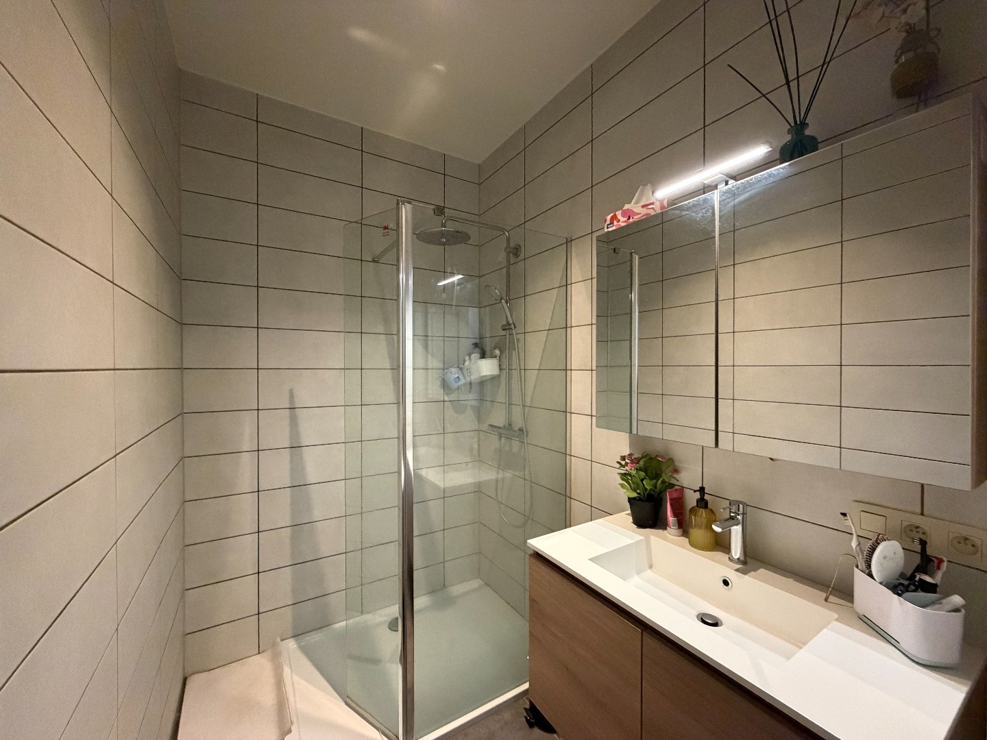 Recent appartement, gelegen op de eerste verdieping, met 2 slaapkamers! 