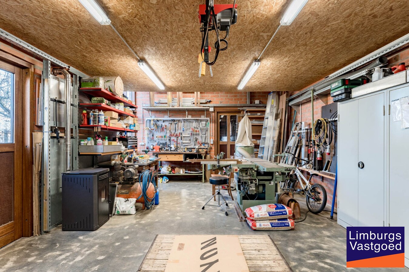 Gezinswoning met zuidgerichte tuin en garage, 5a 85ca 