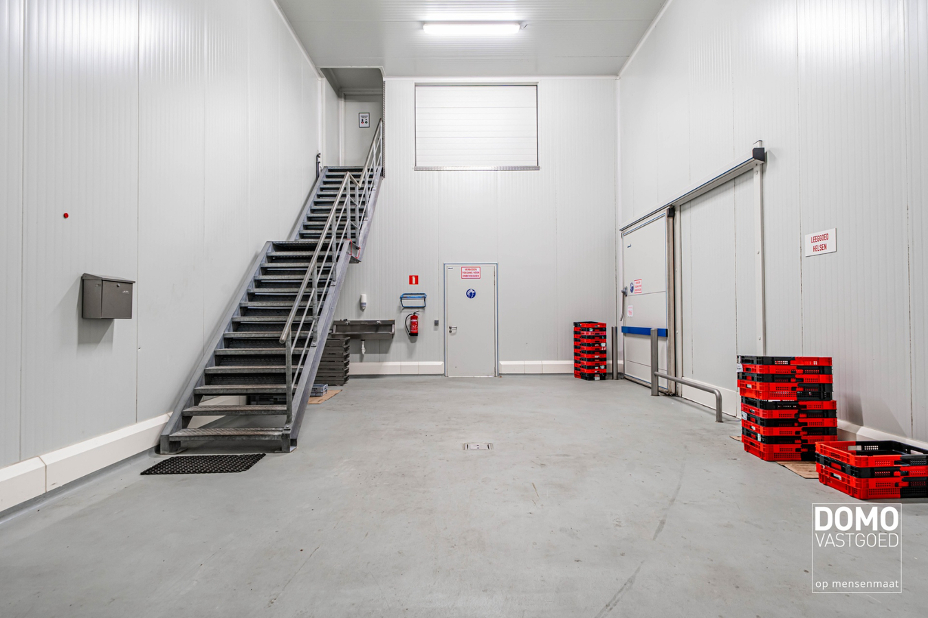 Veelzijdig bedrijfsgebouw met ruime bedrijfshallen op 84a33ca te Halen 