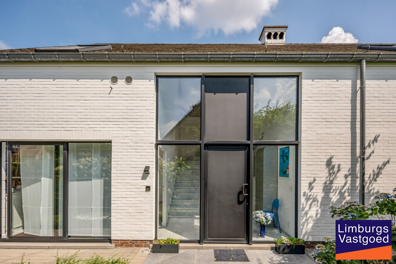 Moderne architectenwoning met mooie tuin en zwembad, 5 slaapkamers in Hasselt, OB op 8a12ca in doodlopende straat 