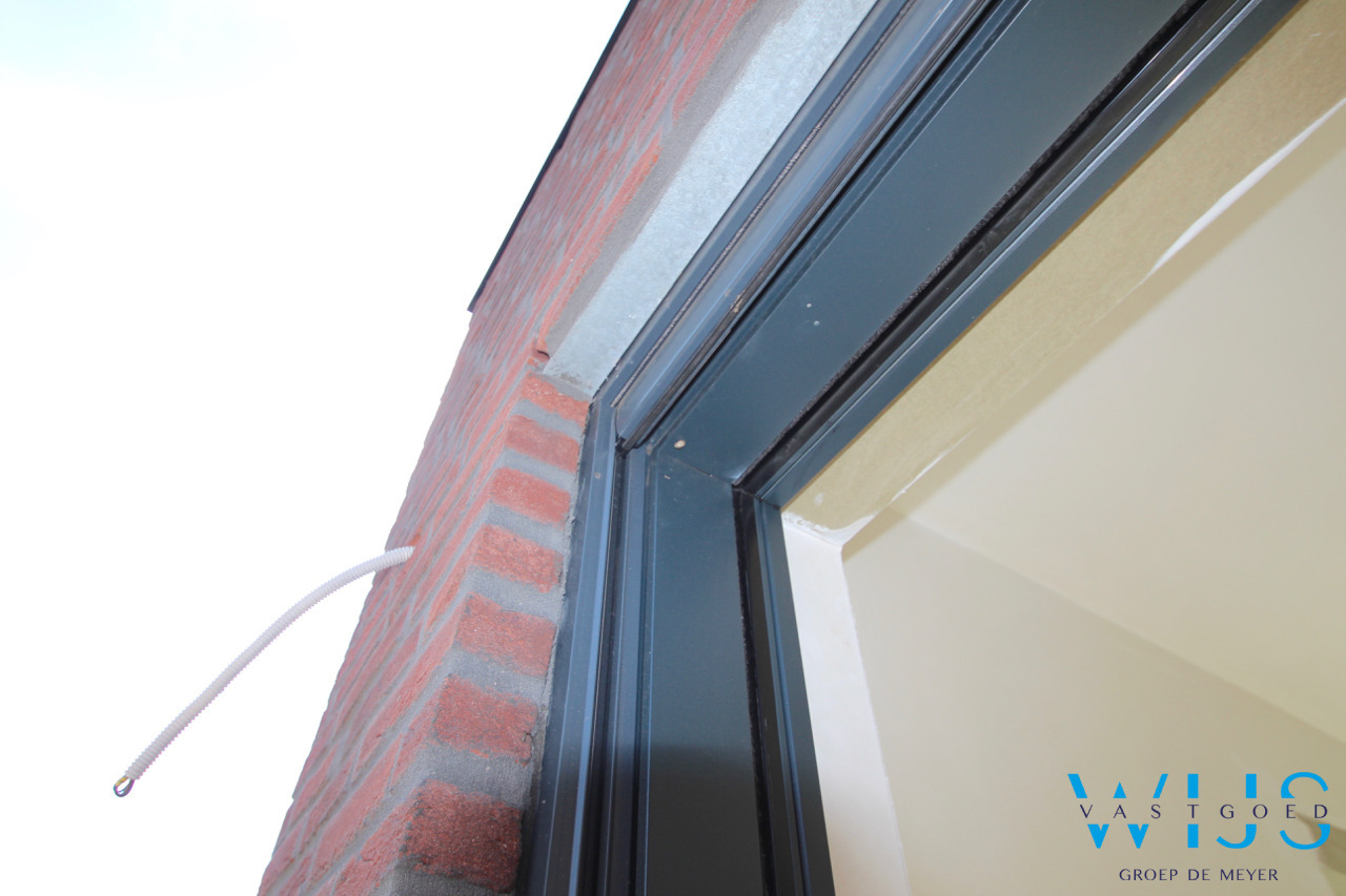 Compleet van A tot Z vernieuwd woonhuis te KLUIZEN /WIPPELGEM 