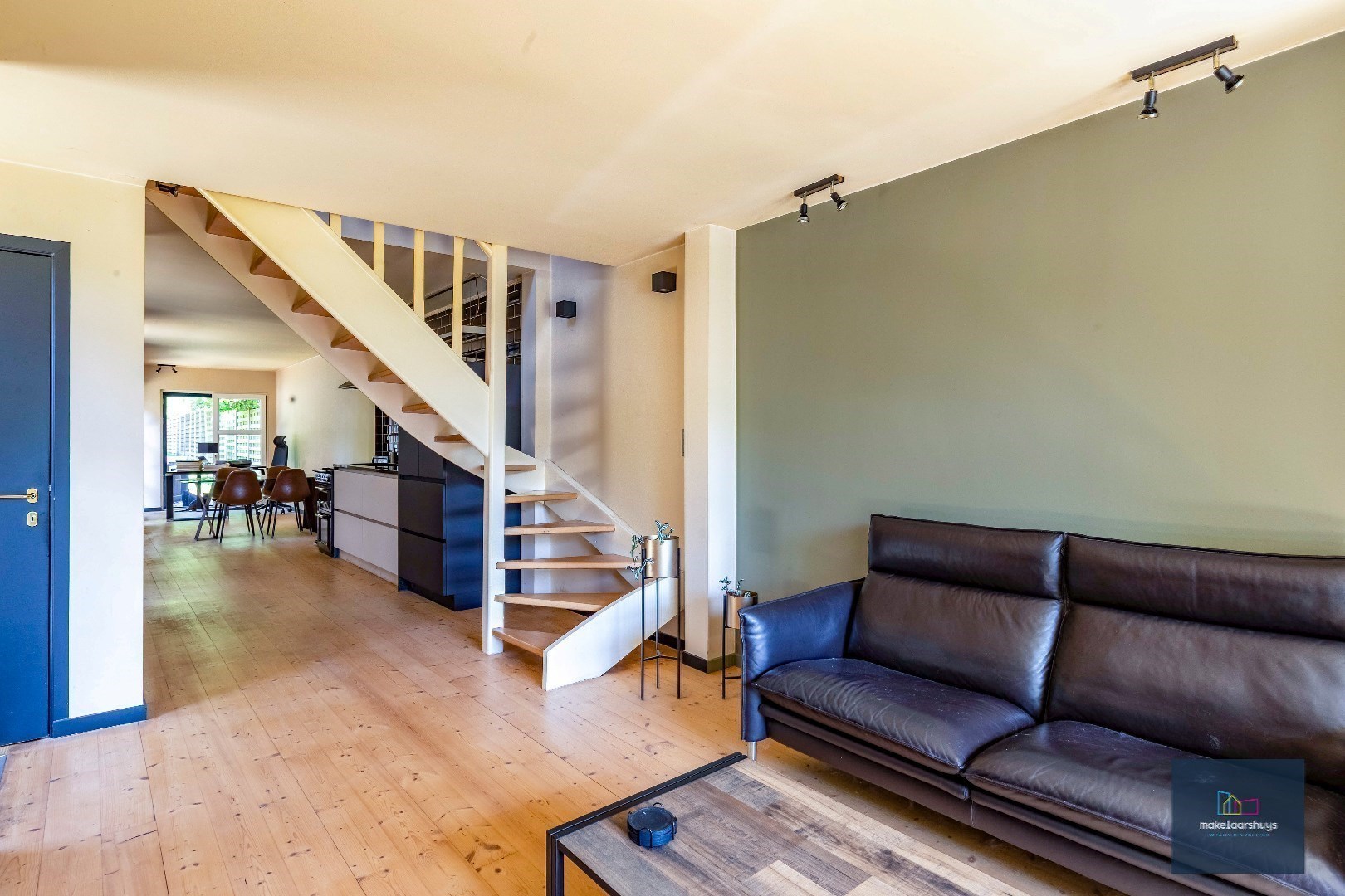 Halfopen bebouwing met zuidertuin en parkeergelegenheid nabij centrum Destelbergen 