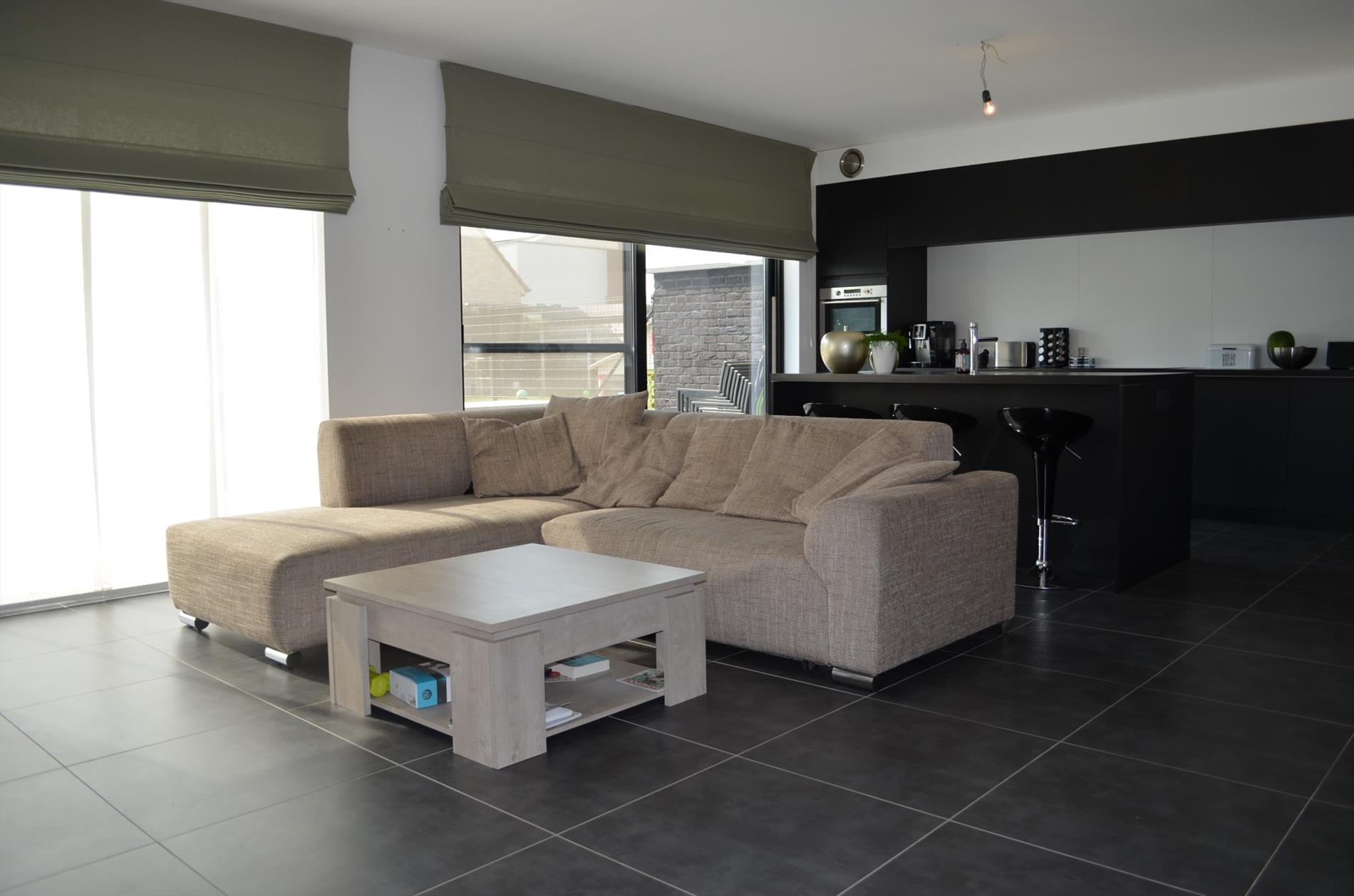 Recente halfopen bebouwing met 4 slpks en tuin te Maldegem 