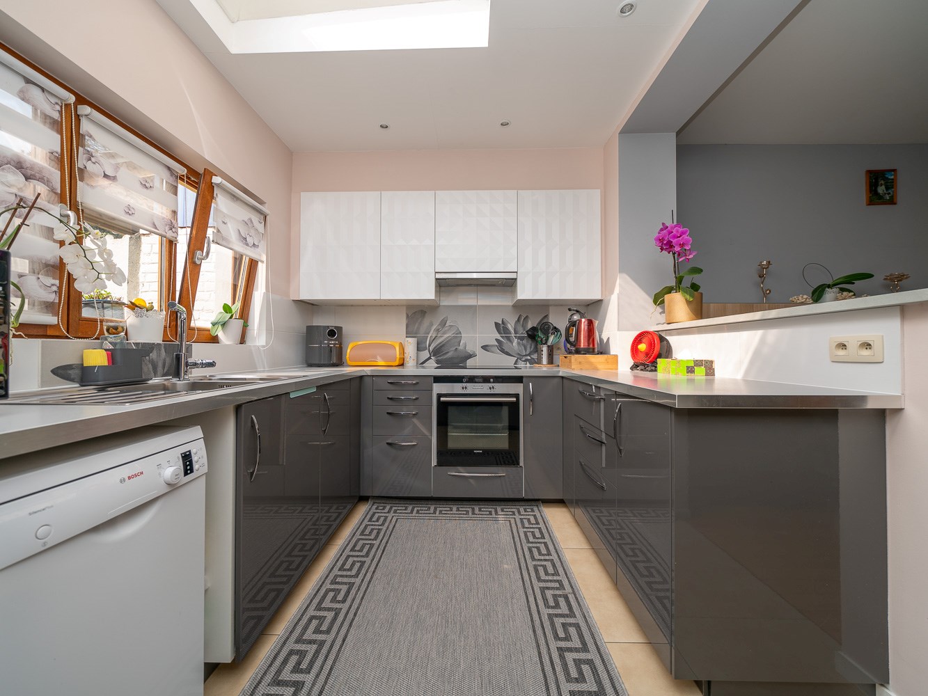 Volledig gerenoveerde 3-kamer woning met tuin 