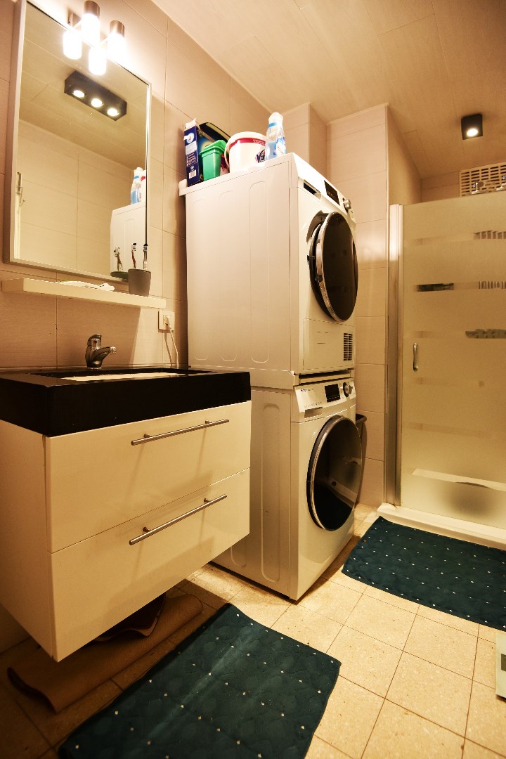 Ruim appartement  (126m²) met 3 slaapkamers en autostaanplaats te Eeklo 