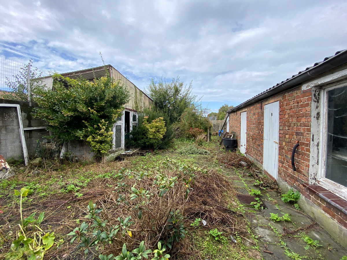 Woning met 4 slaapkamers garage en tuin te Koekelare 