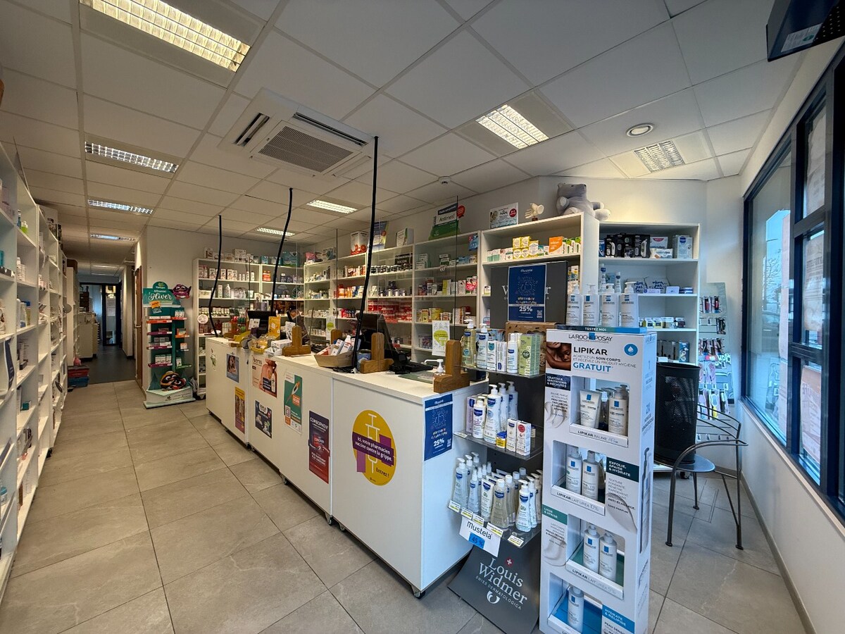 À Dottignies : surface commerciale modulable de ±116 m² avec jardin et excellente visibilité ! 