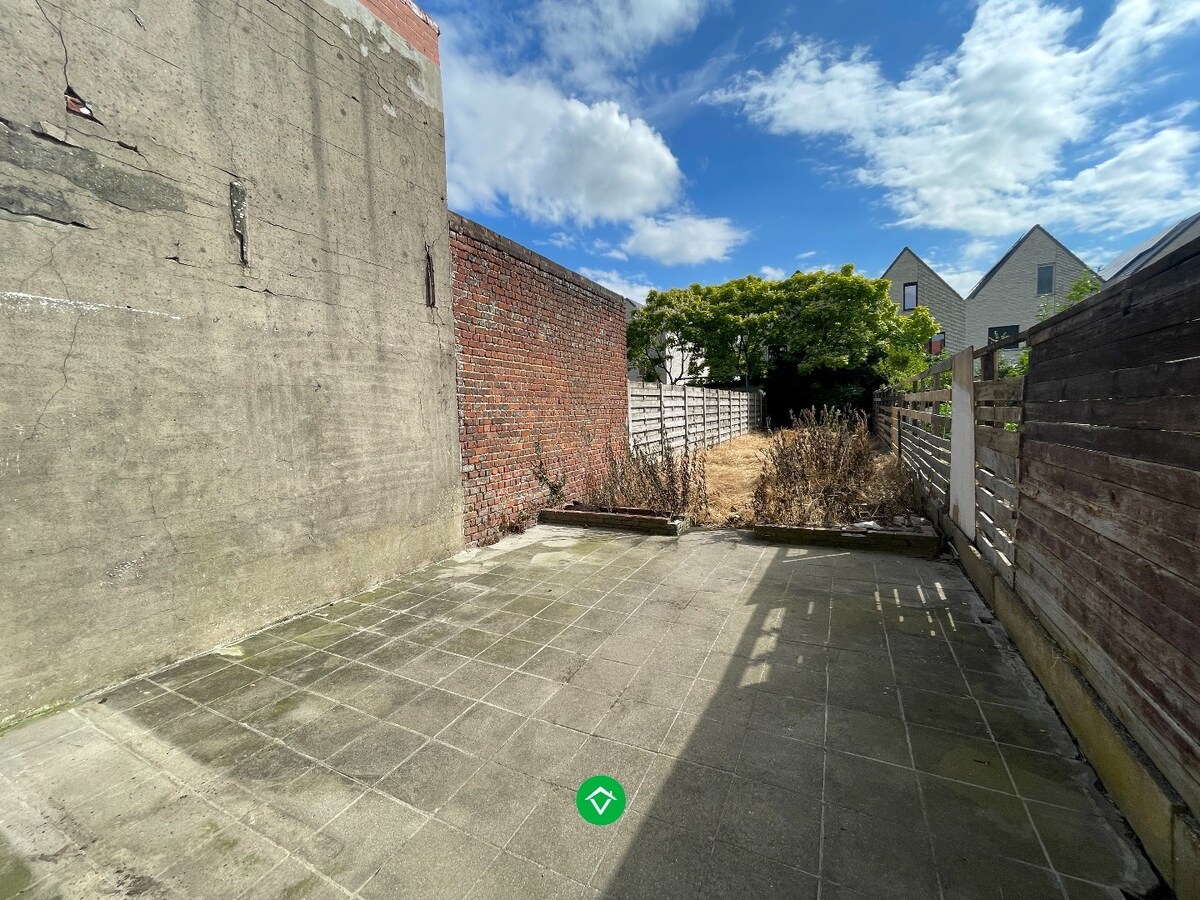 Centraal gelegen woning met 2 slaapkamers en tuin in centrum Roeselare 